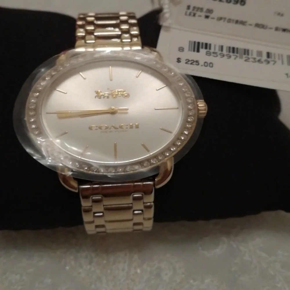 Coach Golden Watch - Picture 3 of 6
